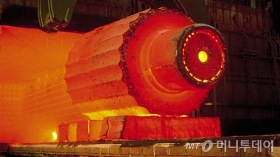 지난 3일 시운전을 마친 대형선박용 전자제어식 이중연료 ME-GI 엔진. /사진=두산엔진