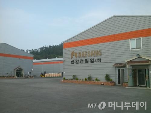 전남 신안군 도초도 신안천일염 산지종합처리장 /사진제공= 대상