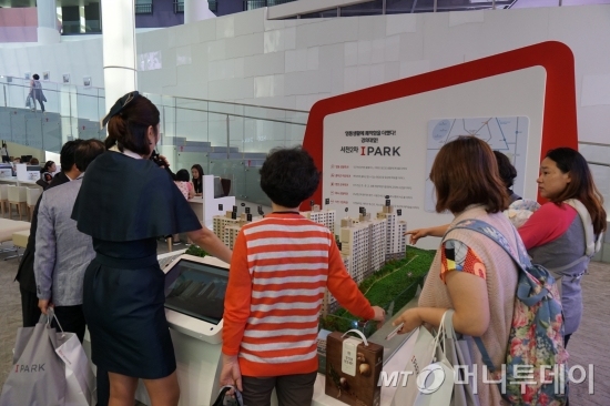 현대산업개발이 용인 기흥구 서천에 분양한 '용인 서천2차 아이파크' 모델하우스 전경/사진=포애드원