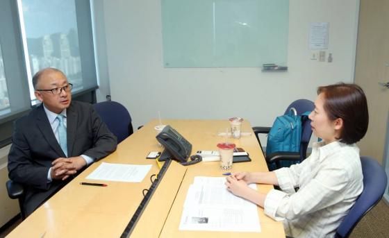 지난 4일 서울 역삼동 시만텍코리아 사무실에서 조원영 시만텍코리아 대표(왼쪽)와 신혜선 정보미디어과학부장(오른쪽)이 대담을 진행하고 있다.