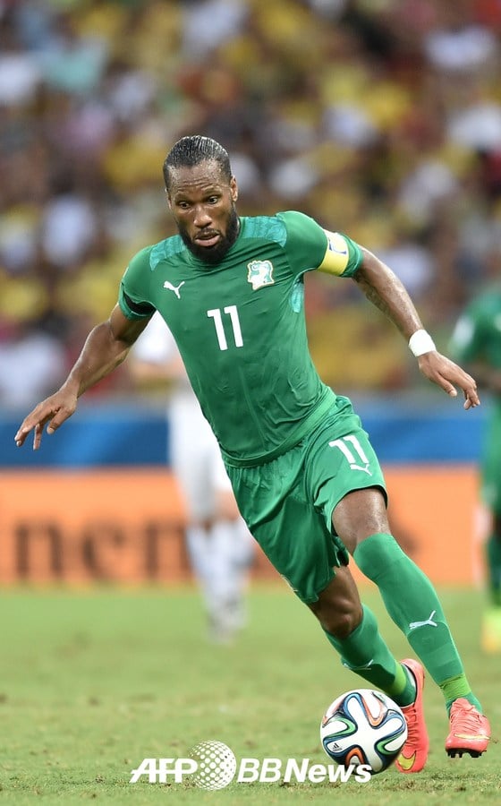 지난 25일(한국시간) 열린 그리스-코트디부아르의 '2014 브라질 월드컵' C조 조별예선 3차전에서 코트디부아르 공격수 디디에 드록바가 드리블을 하고 있다. /AFPBBNews=News1