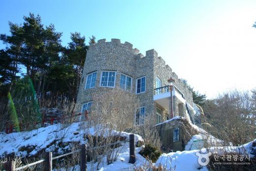 ↑ 김일성 별장사진 (출처 : 한국관광공사)