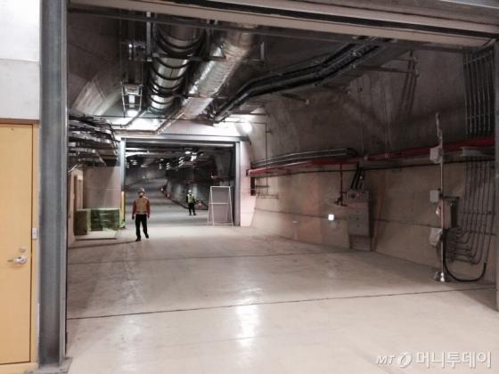 사일로로 연결되는 터널 내부/사진=머니투데이DB