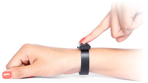 전자기 유도방식을 통해 충전하는 무선 충전 스마트 워치