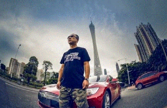 쭝 이 씨와 테슬라 '모델 S'/사진=유튜브 영상 캡쳐