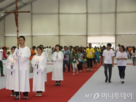 개막미사에 참석하고 있는 아시아 청년들./사진제공=당진군