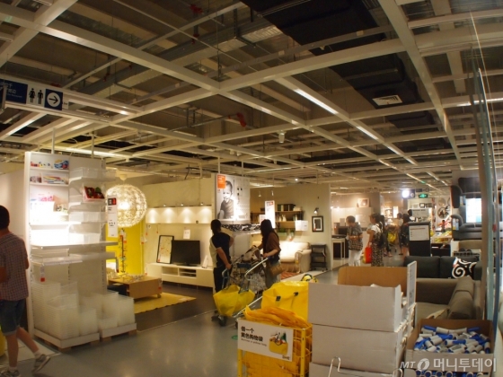 쇼룸에 전시된 제품 태그(TAG)에는 원산지가 표기돼지 않았다.