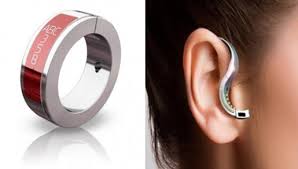 아트센터 나비의 '웨어러블 해카톤' 창작워크숍에서 선보인 원격으로 제어되는 무대의상. 방자영, 이윤준으로 구성된 미디어 아티스트 그룹 Bang&Lee와 패션브랜드 크레스에딤(CRES. E DIM.)의 김홍범 디자이너는 무선통신 제어가 가능한 LED를 소재로 공연에 활용될 수 있는 무대 의상을 제작했다. /사진제공=아트센터 나비