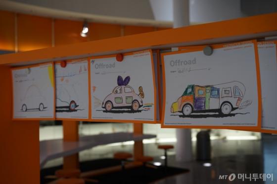 박물관을 찾은 어린이들이 그린 자동차 디자인 /사진=김남이 기자