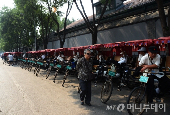 춮발 전 여행사로부터 참가토록 안내받은 선택관광 인력거투어 비용은 20달러다. '총액표시제'는 이를 금지했지만 여행사들은  여전히 실시하고 있다/사진=이지혜 기자