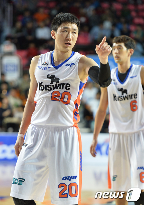 전자랜드가 정영삼의 맹활약을 바탕으로 KCC에 승리를 거뒀다./ 사진=뉴스1