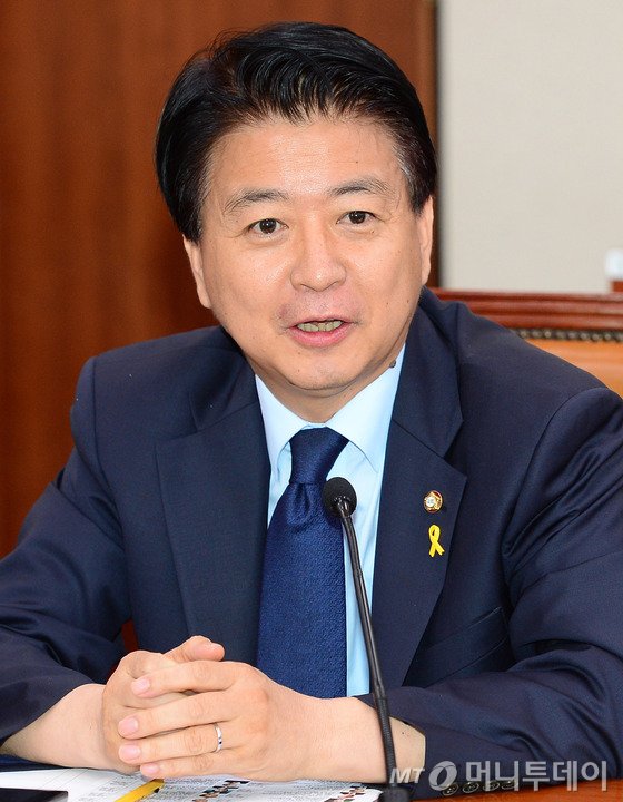 (서울=뉴스1) 박세연 기자 노웅래 새정치민주연합 의원이 9일 오전 여의도 국회에서 열린 남북관계 및 교류협력 발전 특별위원회 첫 회의에서 야당 간사로 선임 후 인사말을 하고 있다. 2014.7.9/뉴스1