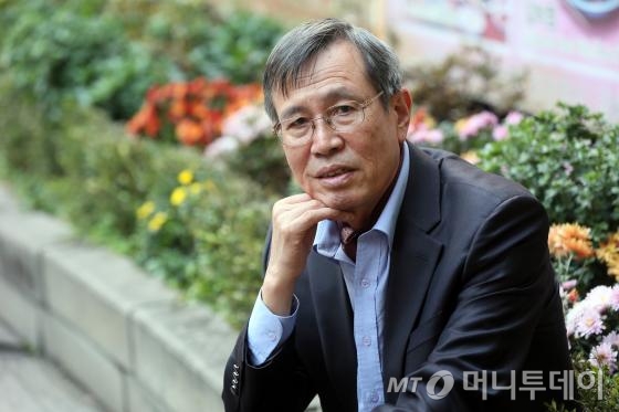 올해 재선임된 이시영 한국작가회의 이사장. /사진=임성균 기자 tjdrbs23@