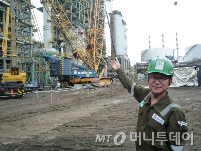 김현수 GS건설 공무부장이 현장을 안내하고 있다./사진=김지산 기자