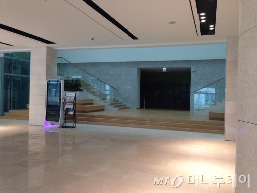 모뉴엘 제주사옥 본관 로비/사진=전혜영 기자