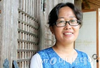 최경자 명하햇골 대표. 중요무형문화재 제115호 염색장 이수자이자 나주시사회적경제협의회 회장이다. /사진=이나미 한국사회적기업진흥원 사회적기업기자단.