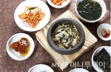 온양관광호텔 '굴 돌솥밥'.