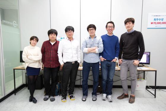 강병규 대표(오른족 두번째)와 제노플랜 직원들