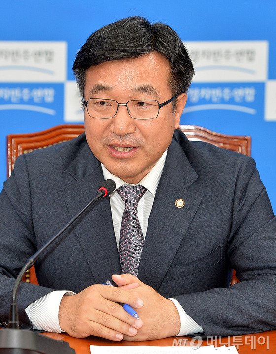 윤호중 기획재정위원회 새정치민주연합 간사/뉴스1