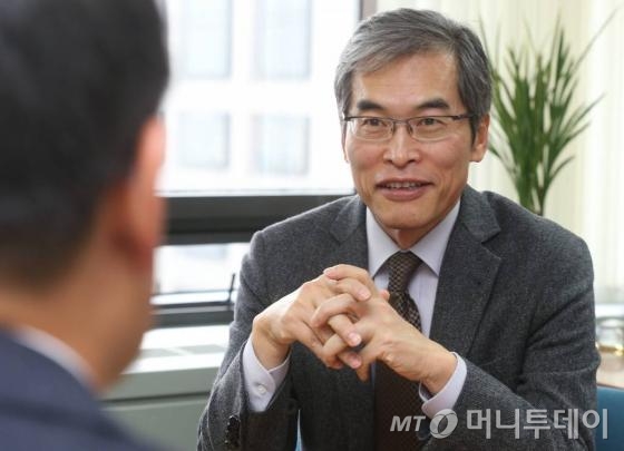 현재 국내에 판매 중인 수입차종만 해도 400개 가까이 된다. 정회장은 메이커별, 모델 별 수익의 구조가 판이하기 때문에 이제는 특정 분야간 담합은 현실적으로 불가능하다고 밝혔다./사진=이동훈 기자