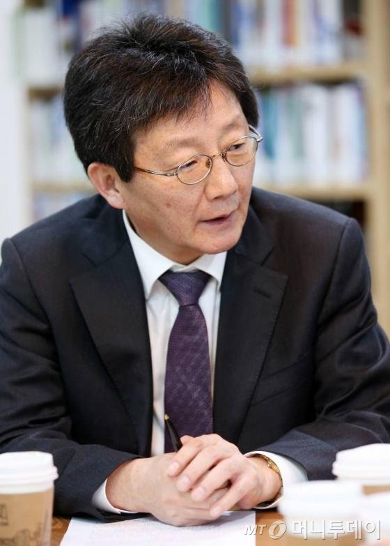1일 오후 서울 여의도 국회 의원회관에서 열린 사회적 경제관련 대담에서 새정치민주연합 신계륜 의원이 발언하고 있다. 2014.12.1/뉴스1