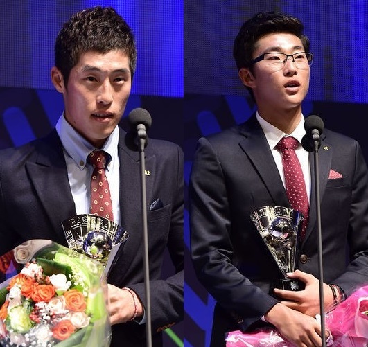플레이어스 초이스 어워드에서 타자상과 투수상을 수상한 김사연(좌)와 박세웅(우). /사진=OSEN