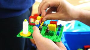 SAP 앱하우스에서는 레고 등 완구를 통해 아이디어를 표현하고 시제품을 만들고 고치는 활동을 반복한다./사진제공=SAP