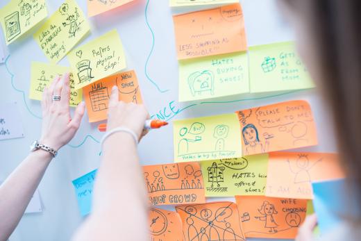 SAP 앱하우스에는 디자인씽킹 과정에서 떠오른 생각을 그때그때 적어둔 포스트잇이 칠판과 벽면 가득 붙어있다./사진제공=SAP