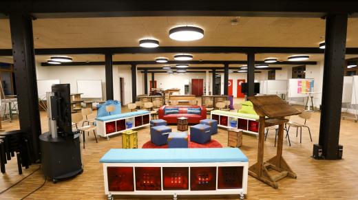 독일 SAP 앱하우스의 워크숍룸. 그룹별로 자유롭게 얘기를 나누고 발표하면서 프로젝트를 수행하는 워크숍 룸은 독특하고 창조적 공간에서 영감을 얻도록 테이블, 의자, 수납장 등이 유연하게 배치돼있다./사진제공=SAP