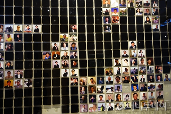 베이징 중관촌 창업 카페 '3W' 내부 인테리어. 중국의 성공한 창업자들이 소개돼 있다. /사진=성연광 기자.