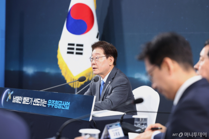 [단독] 李 대통령 참여하는 '우주항공 단톡방' 생겼다