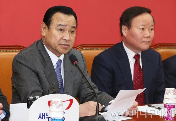 새누리당 이완구 원내대표가 6일 오전 서울 여의도 국회에서 열린 원내대책회의에서 모두발언을 하고 있다./ 사진=뉴스1