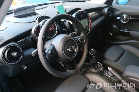 미니 5도어의 내부 /사진=이기범 기자