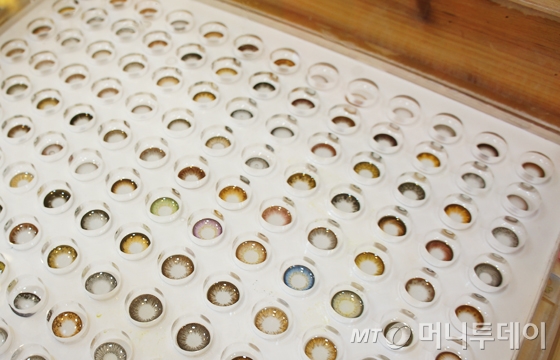컬러렌즈/사진=스타일M 이은 기자