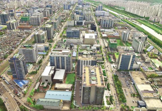 서울시는 구로구 서울디지털산업단지(G밸리) 경쟁력 강화를 위해 2013년부터 4개 분야 20개 사업으로 구성된 'G밸리 비상(飛上) 프로젝트'를 추진 중이다. 사진은 G밸리 전경.