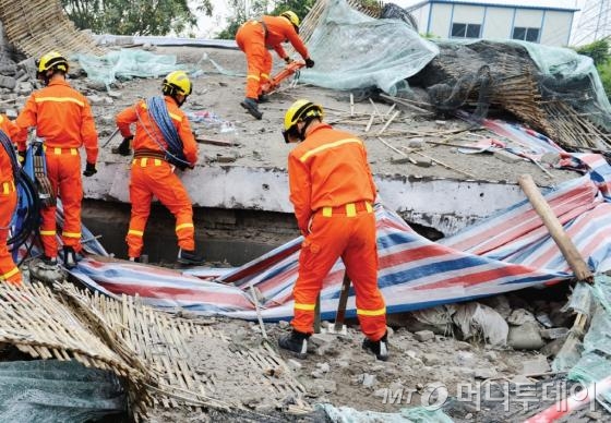 5G 시스템으로 재난 발생 즉시 피해범위를 예측하고 인근지역에 재난 정보를 알려 피해를 최소화 할 수 있다