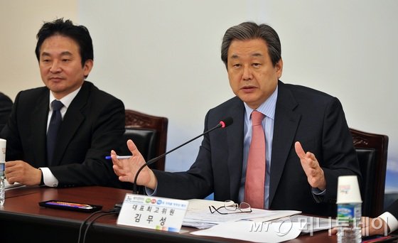 19일 새누리당 김무성 대표가 제주도청에서 열린 현장 최고위원회 회의를 주재하고 있다. 2015.1.19/뉴스1 <저작권자 ⓒ 뉴스1코리아, 무단전재 및 재배포 금지>