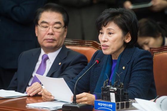 남윤인순 새정치민주연합 아동학대 근절과 안심보육 대책 태스크포스(TF) 위원장이 19일 서울 여의도 국회에서 열린 비상대책위원회의에서 모두발언을 하고 있다. 사진=뉴스1.