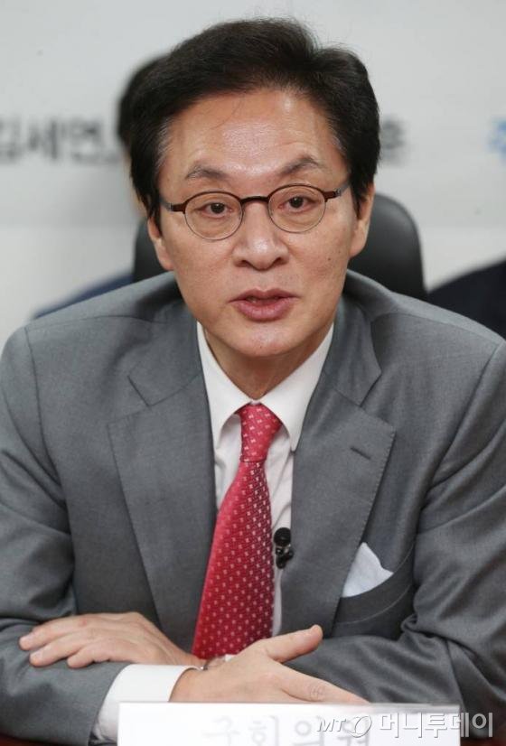 정두언 새누리당 의원이 29일 오전 서울 여의도 국회의사당 의원회관에서 '정치, 미래산업을 논하다‘ 크로스파티(Cross-Party) 토론회에 참석해 모두 발언을 하고 있다. /사진=머니투데이