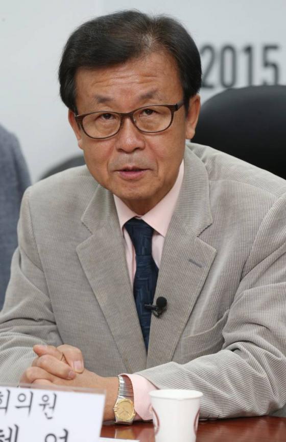 원혜영 새정치민주연합 의원이 29일 오전 서울 여의도 국회의사당 의원회관에서 '정치, 미래산업을 논하다‘ 크로스파티(Cross-Party) 토론회에 참석해 발언하고 있다. /사진=머니투데이