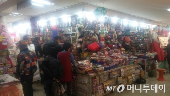 지난 7일 오후 서울 남대문시장. 주말 오후임에도 상가 내부는 한산했다. / 사진=안재용 기자