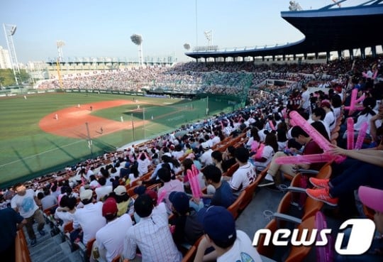 목동구장에 모인 넥센 팬들. /사진=뉴스1