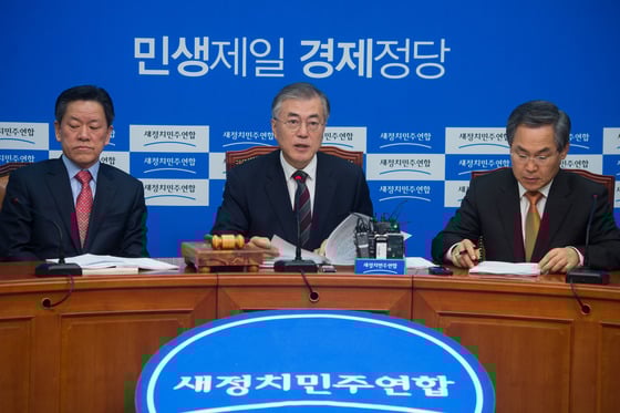 문재인 새정치민주연합 대표가 16일 서울 여의도 국회에서 열린 최고위원회의에서 모두발언을 하고 있다./사진=뉴스1제공