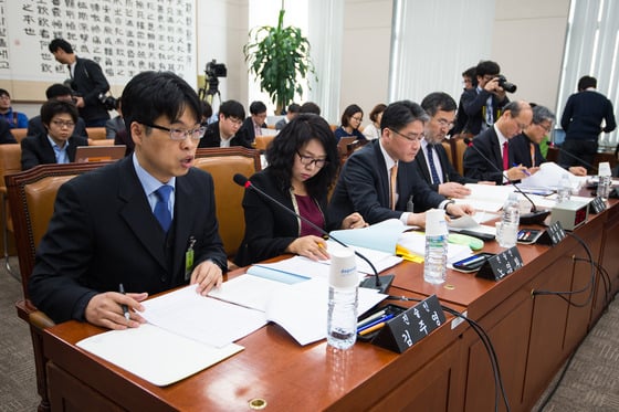 23일 서울 여의도 국회 법제사법위원회 전체회의에서 '부정청탁 및 금품 등 수수의 금지에 관한 법률안'(김영란법)에 대한 공청회가 열리고 있다. 2015.2.23/사진=뉴스1