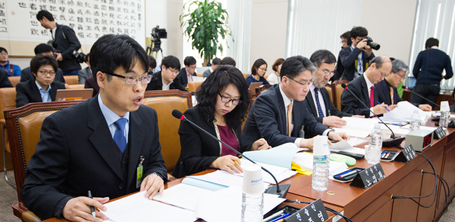 23일 서울 여의도 국회 법제사법위원회 전체회의에서 '부정청탁 및 금품 등 수수의 금지에 관한 법률안'(김영란법)에 대한 공청회가 열리고 있다. 2015.2.23/사진=뉴스1