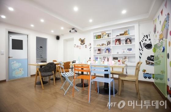 한솔홈데코의 친환경 바닥재 '한솔참마루'와 도어 제품인 '한솔참도어'가 적용된 인테리어 시공 사례/사진제공=한솔홈데코