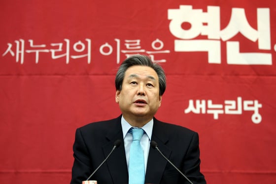 김무성 새누리당 대표가 김영란법(부정청탁 및 금품 수수 금지에 관한 법률)에 대한 당 소속 의원들의 의견을 수렴하기 위해 27일 오전 서울 여의도 국회에서 열린 정책의원총회에 참석해 발언하고 있다. 2015.2.27/사진=뉴스1