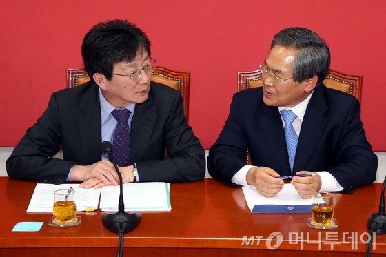 유승민 새누리당 원내대표와 우윤근 새정치민주연합 원내대표가 김영란법(부정청탁 및 금품 등의 수수금지에 관한 법률) 처리에 대한 협상을 위해 2일 오후 서울 여의도 국회에서 회동을 갖고 있다.2015.3.2/뉴스1