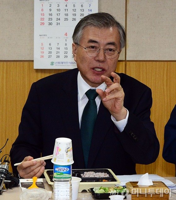 문재인 새정치민주연합 당대표가 5일 충북 청주시 오송읍 신풍제약을 방문해 임직원들과 오찬 간담회를 갖고 있다. 2015.3.5/뉴스1  <저작권자 ⓒ 뉴스1코리아, 무단전재 및 재배포 금지>