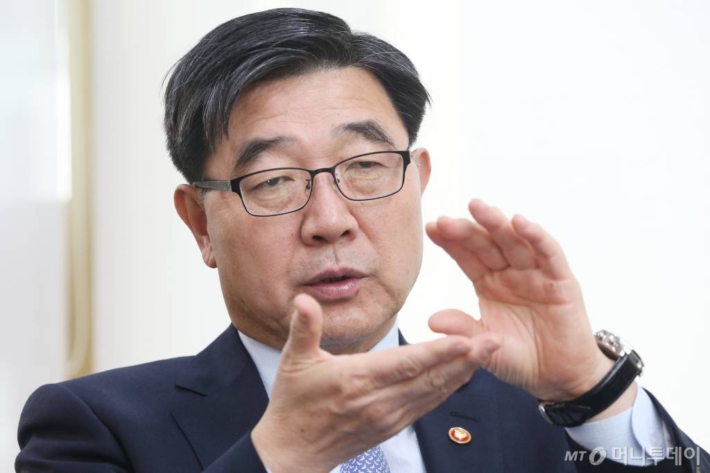 이기권 고용노동부 장관 인터뷰